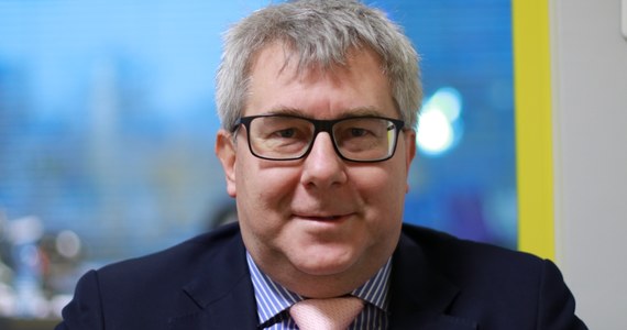 Europoseł PiS Ryszard Czarnecki walczy w Trybunale Sprawiedliwości UE z decyzją pozbawiającą go stanowiska wiceprzewodniczącego Parlamentu Europejskiego. Na razie TSUE nie zgodził się na tymczasowe zawieszenie decyzji PE. "To duży sukces, że Trybunał będzie procedował. Sprawa pewnie potrwa, ale najważniejsze, że została przyjęta do rozpatrywania" - powiedział Czarnecki.