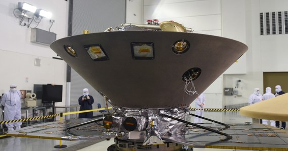 W sobotę tuż po godz. 13 czasu polskiego z Zachodniego Wybrzeża USA na Marsa wystartowała misja NASA InSight, poświęcona badaniom głębokiego wnętrza Czerwonej Planety. Trafi tam m.in. instrument Kret HP3, którego najważniejsze elementy wykonali Polacy. Statek kosmiczny z lądownikiem Mars InSight wystartował z bazy sił powietrznych Vandenberg w Kalifornii. Jest to pierwsza misja międzyplanetarna, która kiedykolwiek wystartowała z Zachodniego Wybrzeża - odnotowuje agencja Associated Press.