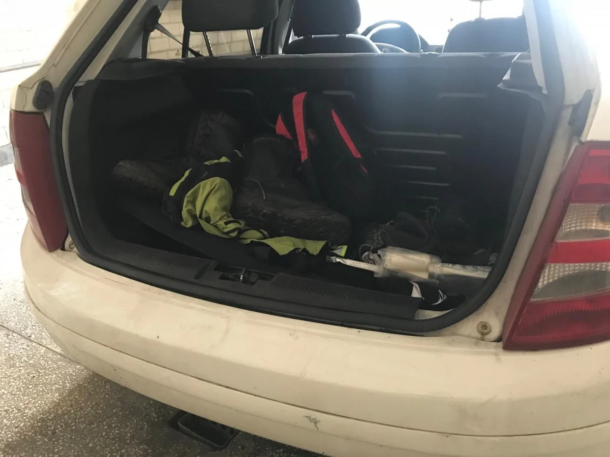 Tragiczny finał alkoholowej imprezy pierwszomajowej w miejscowości Stróża w woj. małopolskim. Po libacji koledzy wsadzili 29-latka do bagażnika auta i zostawili przed domem. Mężczyzna zmarł, a jego ciało na drugi dzień znaleźli rodzice.