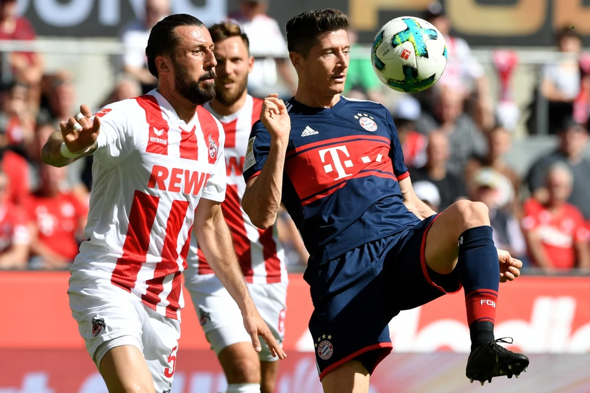 Biało-czerwoni napastnicy znów w ten weekend błysnęli formą. Do siatki trafili Robert Lewandowski, Mariusz Stępiński, Kamil Wilczek i Łukasz Teodorczyk. Na krajowych boiskach gol Łukasza Piątka. Wszyscy chcą pojechać na mundial, ale pewniakiem do kadry z tego grona jest tylko Lewandowski.