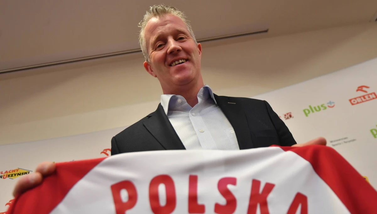 ​Rusza tygodniowe zgrupowanie siatkarskiej reprezentacji Polski. 28 zawodników spotka się w Spale, żeby odbyć pierwsze treningi z nowym szkoleniowcem Vitalem Heynenem. O planach naszej reprezentacji oraz o planie samego trenera na pracę z reprezentacją zapytaliśmy rzecznika kadry Mariusza Szyszkę. 