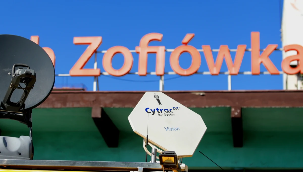 Ratownicy, którzy starają się dotrzeć do trzech górników zaginionych po wstrząsie w kopalni Zofiówka, zawężają miejsca, gdzie potencjalnie mogą znajdować się poszukiwani górnicy. Do spenetrowania pozostały im dwa odcinki wyrobiska o długości 150 m i 125 metrów.