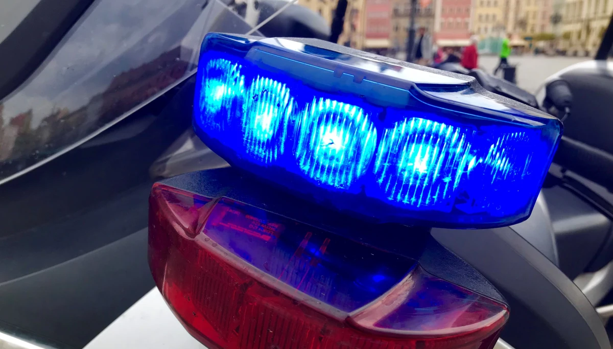 ​Policja zatrzymała trzech mężczyzn, którzy brali udział w sobotniej bójce pseudokibiców na rynku w Rzeszowie. W stolicy Podkarpacia pobiło się wówczas około 80 osób.