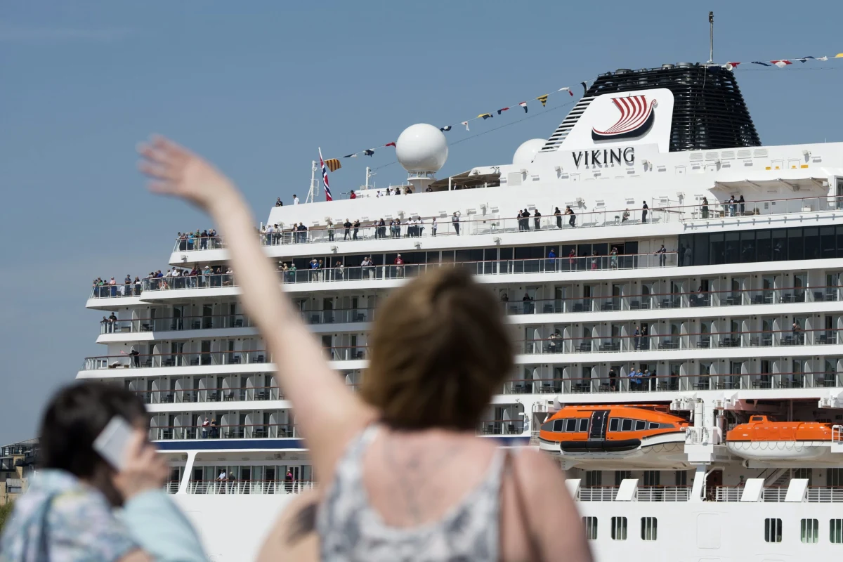 ​Już w przyszłym roku będzie można się wybrać w najdłuższy, komercyjny rejs dookoła swata. Liniowiec z 930 pasażerami na pokładzie wyruszy z Londynu i okrąży kulę ziemską w 245 dni.