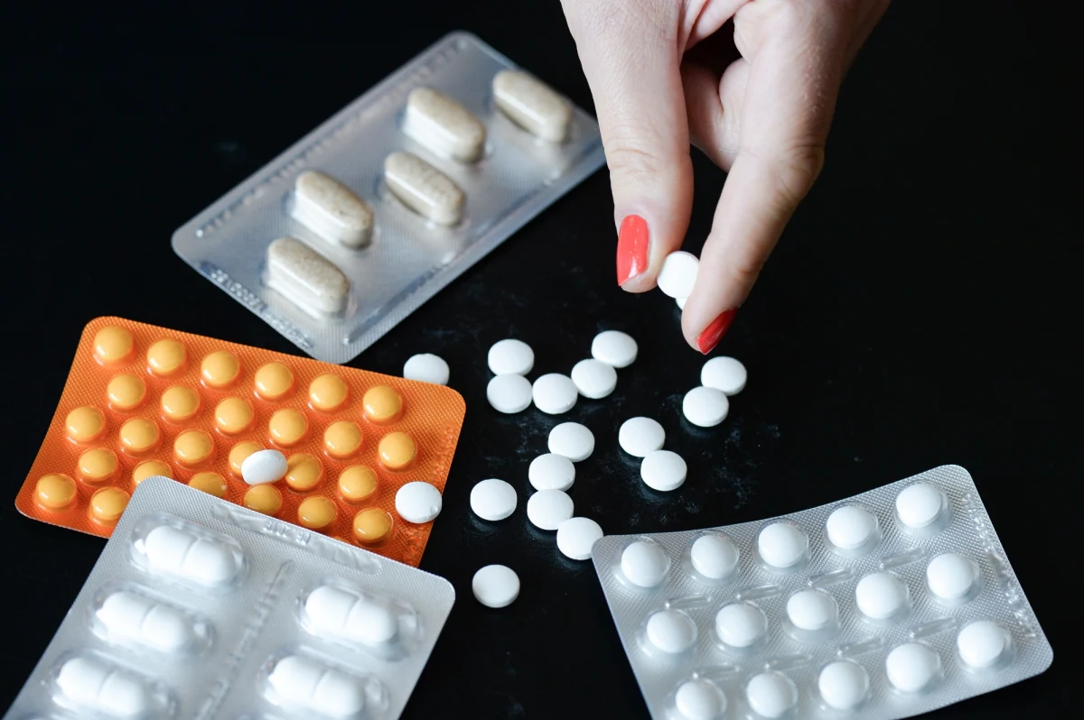 Liczba zarzutów, jakie przedstawiono pewnemu Małopolaninowi może powalić. Mężczyzna, który nielegalnie sprzedawał leki na potencję, usłyszał ich aż 4 tys. 255!