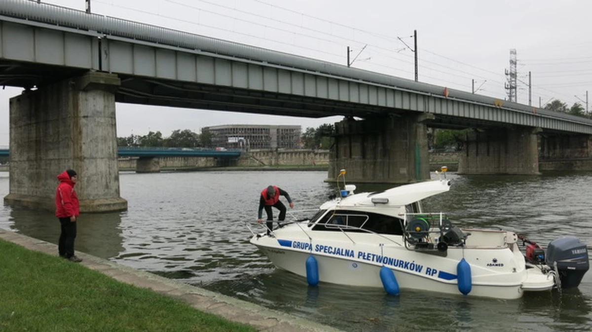 Policyjnym laboratoriom kryminalistycznym w całej Polsce grozi paraliż. Jak dowiedzieli się reporterzy śledczy RMF FM, prokuratorzy z Krakowa prowadzący postępowanie w sprawie brutalnego zamordowania studentki, której skórę 20 lat temu znaleziono w Wiśle, zlecili policyjnym ośrodkom wiele specjalistycznych ekspertyz. Dotyczą praktycznie wszystkich dowodów zabezpieczonych w śledztwie. Z naszych ustaleń wynika, że analizy mogą kosztować nawet kilka milionów złotych.  