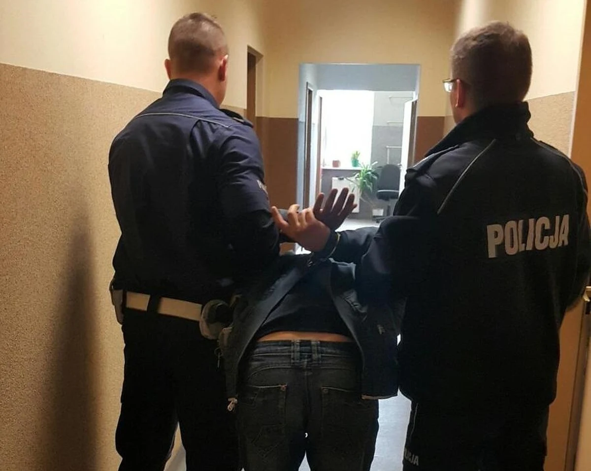 Ustalenie kto stał za serią kradzieży kart kredytowych w Krakowie nie było łatwe. Dlatego że ofiarami przestępcy były głównie osoby pijane. Policjantom ze stolicy Małopolski udało się jednak ustalić tożsamość emeryta, który postanowił wzbogacić się okradając imprezowiczów.