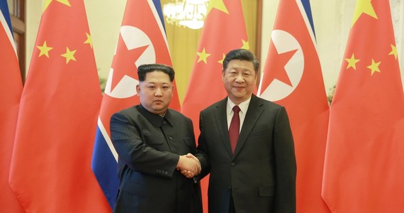 ​Prezydent Chin Xi Jinping spotkał się w poniedziałek i wtorek z przywódcą Korei Północnej Kim Dzong Unem w Dalian na północy Chin - podała agencja Xinhua, dodając, że obaj przywódcy rozmawiali na temat dwustronnych relacji i innych kwestii dotyczących obu krajów.