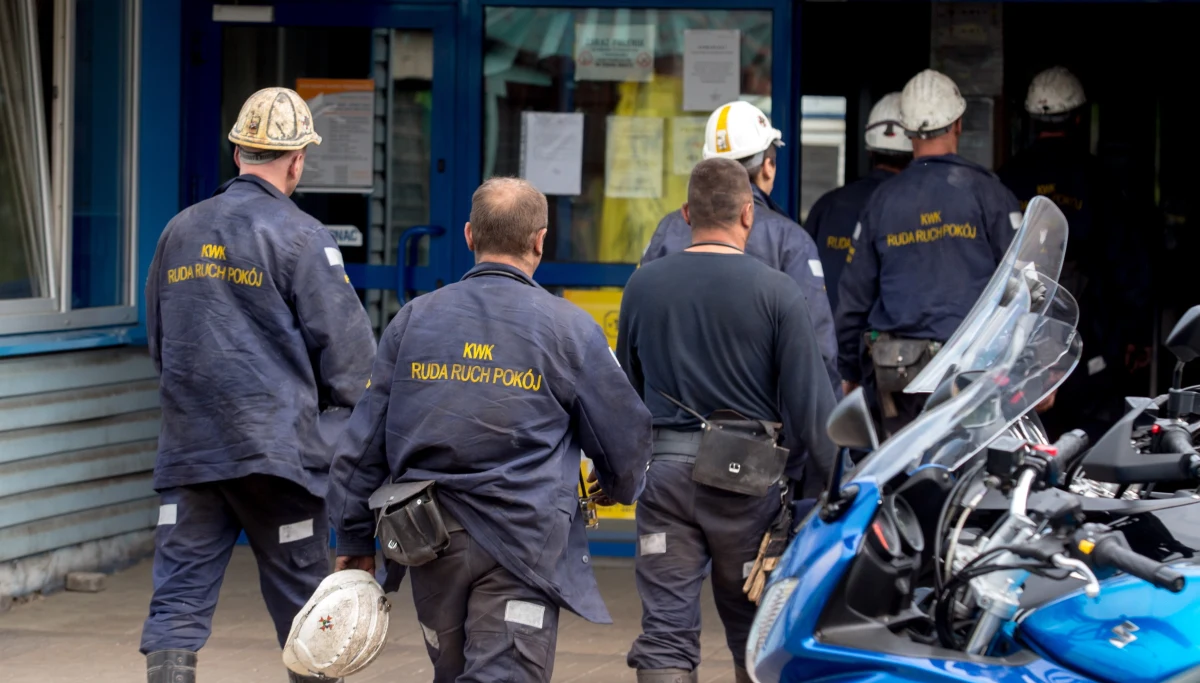 Urazy wielonarządowe były przyczyną śmierci dwóch górników, wydobytych przez ratowników po sobotnim wstrząsie w kopalni Zofiówka - wynika ze wstępnych informacji po przeprowadzonej sekcji zwłok.