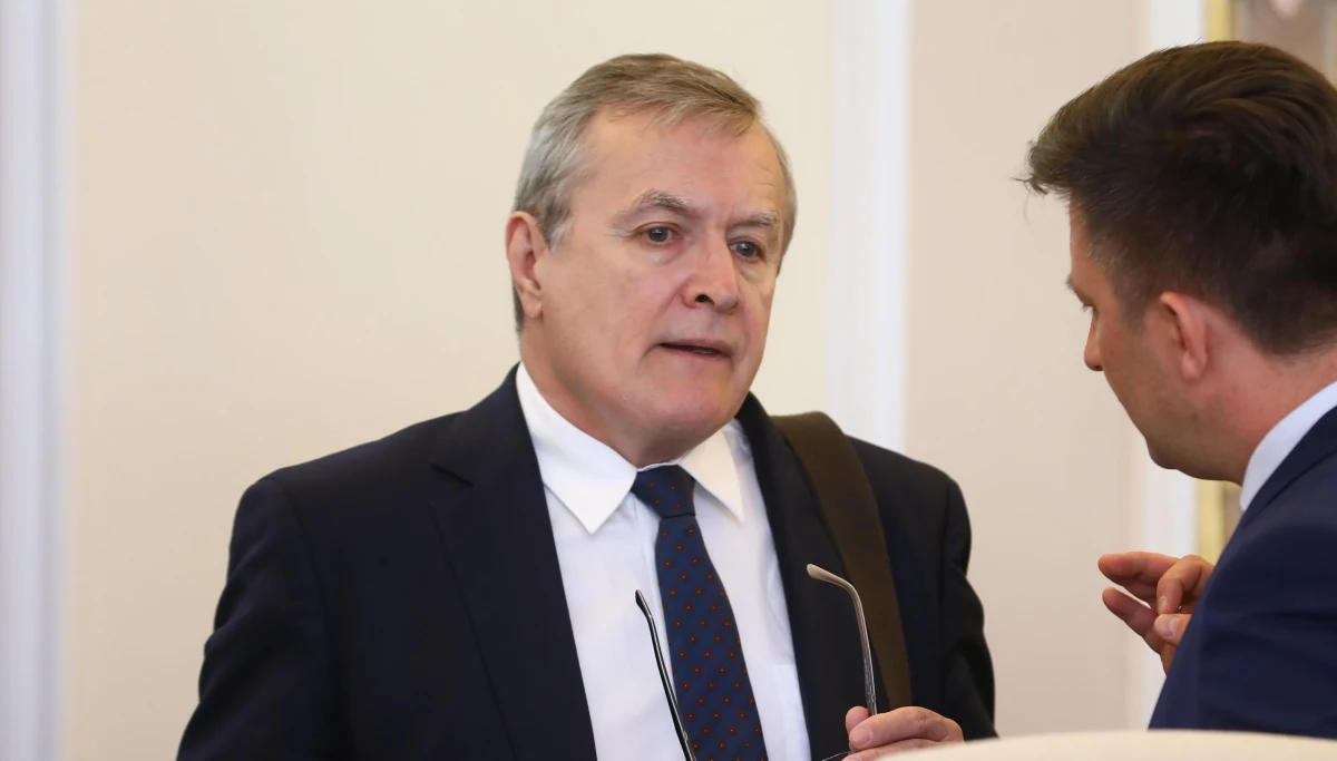 Nie można było wydać tych pieniędzy na inne cele - mówił na posiedzeniu komisji kultury MKiDN Piotr Gliński, odnosząc się do zarzutu ws. zakupu kolekcji Czartoryskich. Komisja, która zajmowała się wnioskiem klubu PSL-UED o wotum nieufności wobec Glińskiego, zaopiniowała go negatywnie.