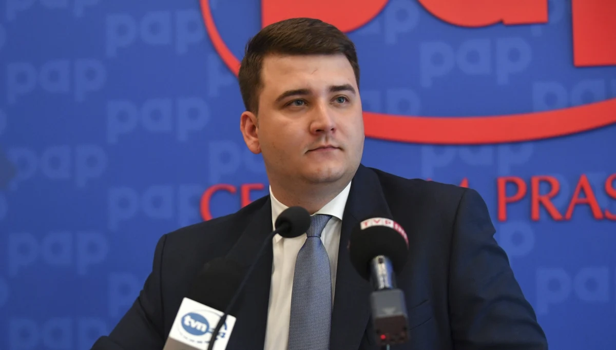 ​Centralne Biuro Antykorupcyjne oczyściło mnie od wszelkich zarzutów ws. nieprawidłowości finansowych w Polskiej Grupie Zbrojeniowej - powiedział były rzecznik MON Bartłomiej Misiewicz. Dodał, ze wiązanie go z procederem niejasnych wydatków w PGZ to manipulacja i kłamstwa.