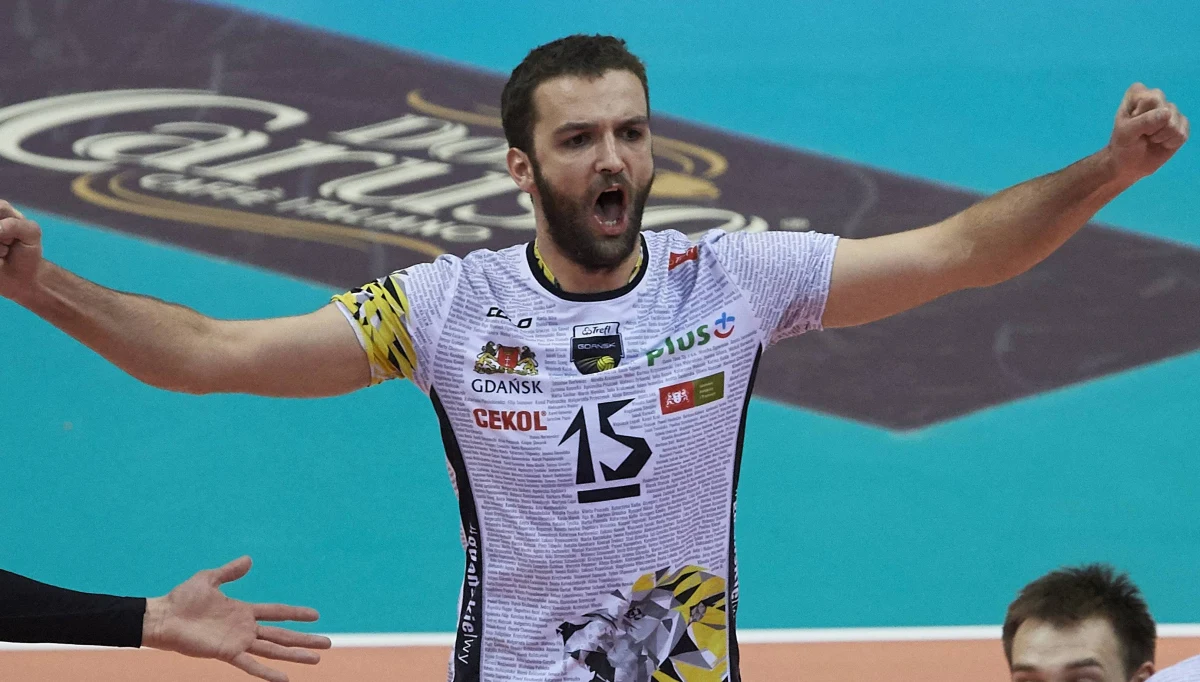 W Warszawie rozpoczyna się zgrupowanie kadry siatkarzy. Na razie biało-czerwoni mają obowiązki związane z partnerami i sponsorami PZPS. Przechodzą także badania i załatwiają kwestie wizowe, by móc grać w wyjazdowych turniejach Ligi Narodów. Niebawem jednak pierwsze treningi w Spale pod okiem Vitala Heynena. "Zaczynamy u trenera z czystą kartą. On u nas też" - mówi w rozmowie wracający w tym sezonie do kadry Mateusz Mika.