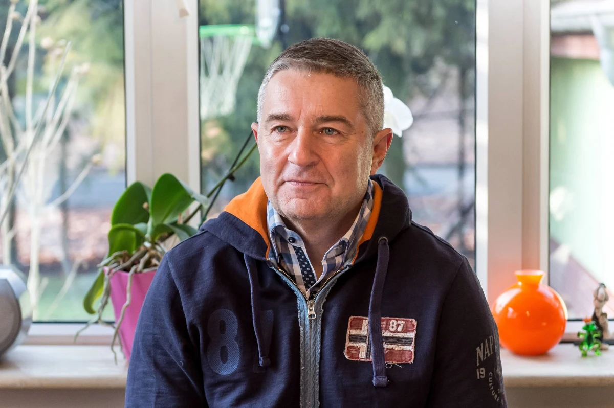 "Sąd orzekł, że zastosowanie wobec Władysława Frasyniuka kajdanek podczas jego zatrzymania 14 lutego b.r. było działaniem bezzasadnym" - poinformował adwokat Frasyniuka, mec. Piotr Schramm. Sąd nie zakwestionował przy tym legalności samego zatrzymania.