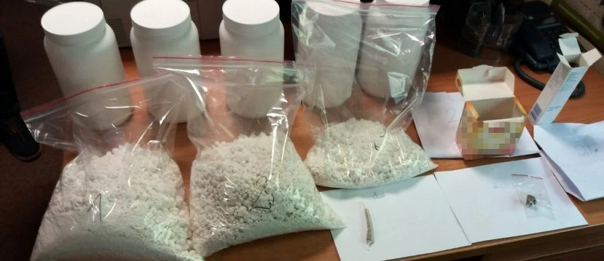 11 kilogramów amfetaminy miał przywieźć do Polski 32-letni Kamil K., mieszkający na co dzień w Holandii. Narkotyki wiózł w torbie schowanej w bagażniku samochodu, którym podróżował. Został zatrzymany w Lublinie przez tamtejszych funkcjonariuszy CBŚP - poinformowała w środę policja.