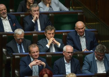 W Sejmie bez sensacji. Minister Gliński i marszałek Kuchciński zostają na stanowiskach