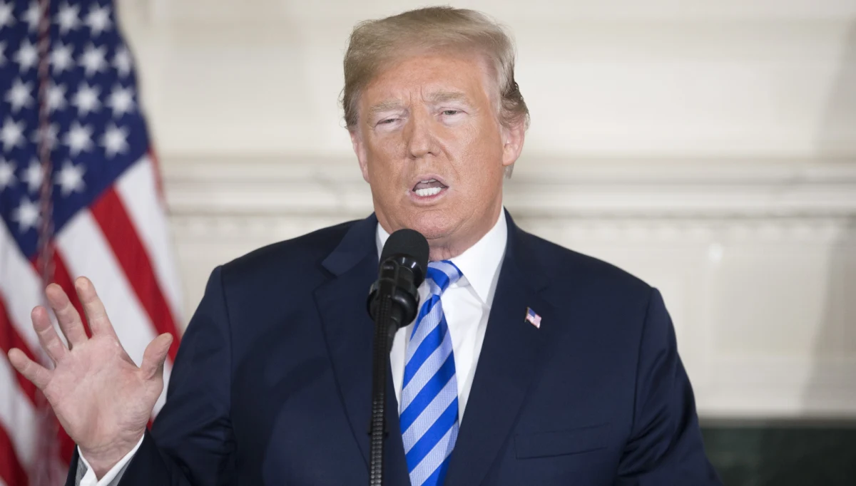 Prezydent Donald Trump powiedział, że po wycofaniu USA z porozumienia nuklearnego z Teheranem, Iran powinien podjąć negocjacje z Waszyngtonem, albo "coś się stanie". Zagroził "bardzo poważnymi konsekwencjami", jeśli Teheran uruchomi program nuklearny.