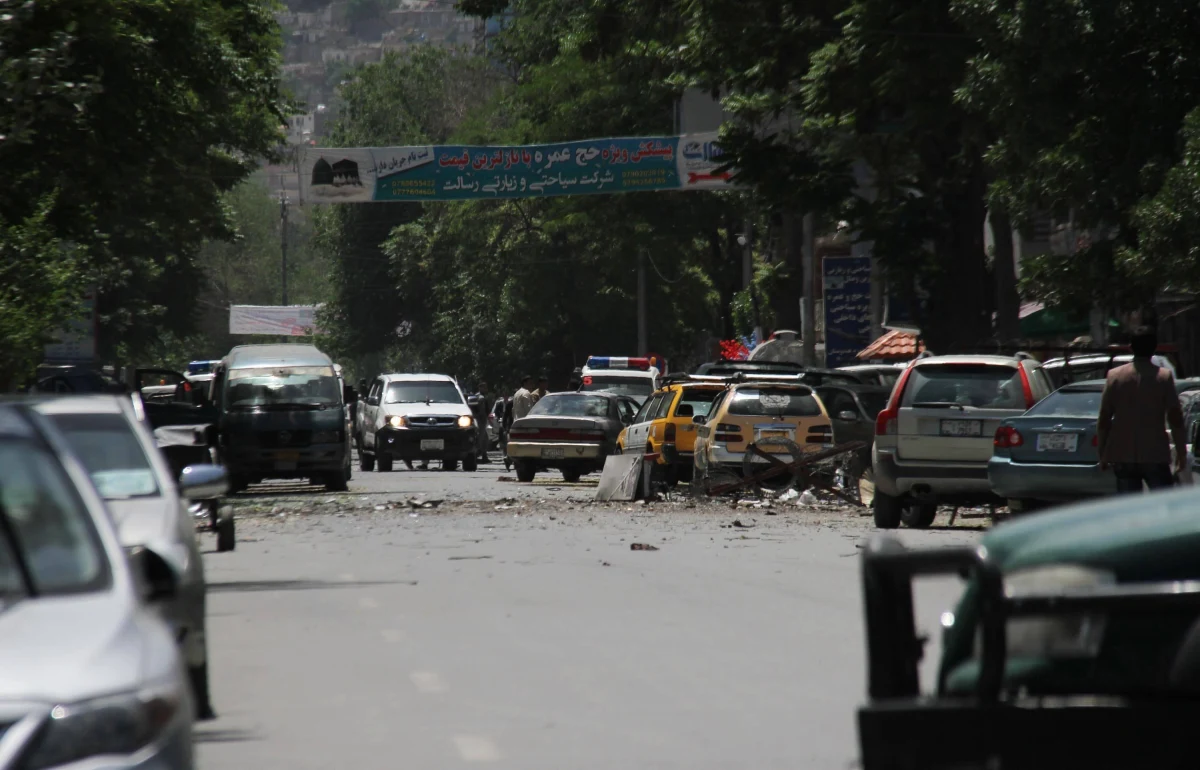 Co najmniej siedem osób zginęło, a 17 zostało rannych w dwóch środowych zamachach w Kabulu - poinformował rzecznik afgańskiego ministerstwa zdrowia Wahid Madżroh. Do jednego z nich przyznało się Państwo Islamskie, a do drugiego talibowie.