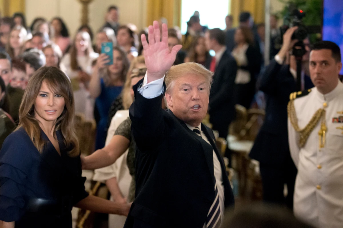 Donald Trump przygotowuje się do nałożenia na Iran nowych sankcji, być może już w przyszłym tygodniu - taką informację przekazał w środę Biały Dom. Dzień wcześniej Trump ogłosił, że Stany Zjednoczone wycofują się z umowy nuklearnej światowych mocarstw z Iranem z 2015 roku. 