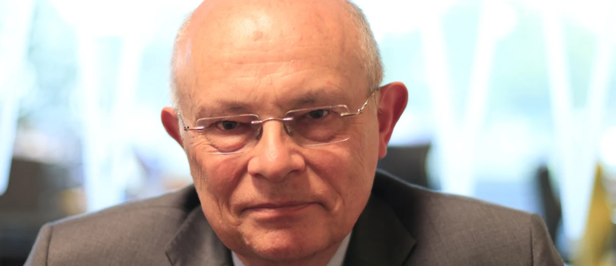 „Obecny marszałek zaczyna zamykać Sejm. Barierki dla dziennikarzy, niewpuszczani eksperci na posiedzenia komisji. (...) To wszystko prowadzi do absurdu. Jeżeli się nie rozwiązuje ważnych społecznych problemów, to trzeba się liczyć z tym, że pojawiają się protesty niewygodne” - mówi w Popołudniowej rozmowie w RMF FM Marek Borowski, senator, były wicepremier i wieloletni działacz polskiej lewicy. „Popieram te postulaty, dlatego że to nie są nowe postulaty. Ich realizacja była obiecywana przez obecnych rządzących. (…) Gdybym w takiej sytuacji był marszałkiem Sejmu, to wywierałbym nacisk na premiera, żeby na zasadzie kompromisu ten problem załatwić” – uważa gość Marcina Zaborskiego w Popołudniowej Rozmowie w RMF FM. Borowski popiera postulaty osób niepełnosprawnych i uważa, że obecny rząd powinien znaleźć pieniądze na ich realizację. „Rząd przed chwilą ustami pana premiera, że będzie rozdawał po 300 złotych na każde dziecko wyprawki szkolnej. To ma kosztować 1,5 miliarda złotych. Wydaje się 2 miliardy złotych na budowę strzelnic w każdym powiecie. Już nie mówię o zakupie czartoryskich pamiątek za 500 milionów złotych. Rzecz polega na tym, że trzeba mieć priorytety. Ja nie mówię, że na wszystko jest, ale ci politycy obiecywali przed wyborami ludziom, że te sprawy załatwią” – mówi Borowski. Były wicepremier odniósł się też do nadchodzących wyborów samorządowych i walki o fotel prezydenta Warszawy. “Jeśli chodzi o Trzaskowskiego, to uważam, że on będzie dość samodzielny, Obstawiam, że nowym prezydentem Warszawy będzie Rafał Trzaskowski. Wcześniej zaprezentował dwa filary swojej polityki i to co mi się spodobało u niego, to to, że nie zaczął od wielkich inwestycji, tylko zaczął od ludzkich problemów” – uważa były minister finansów.