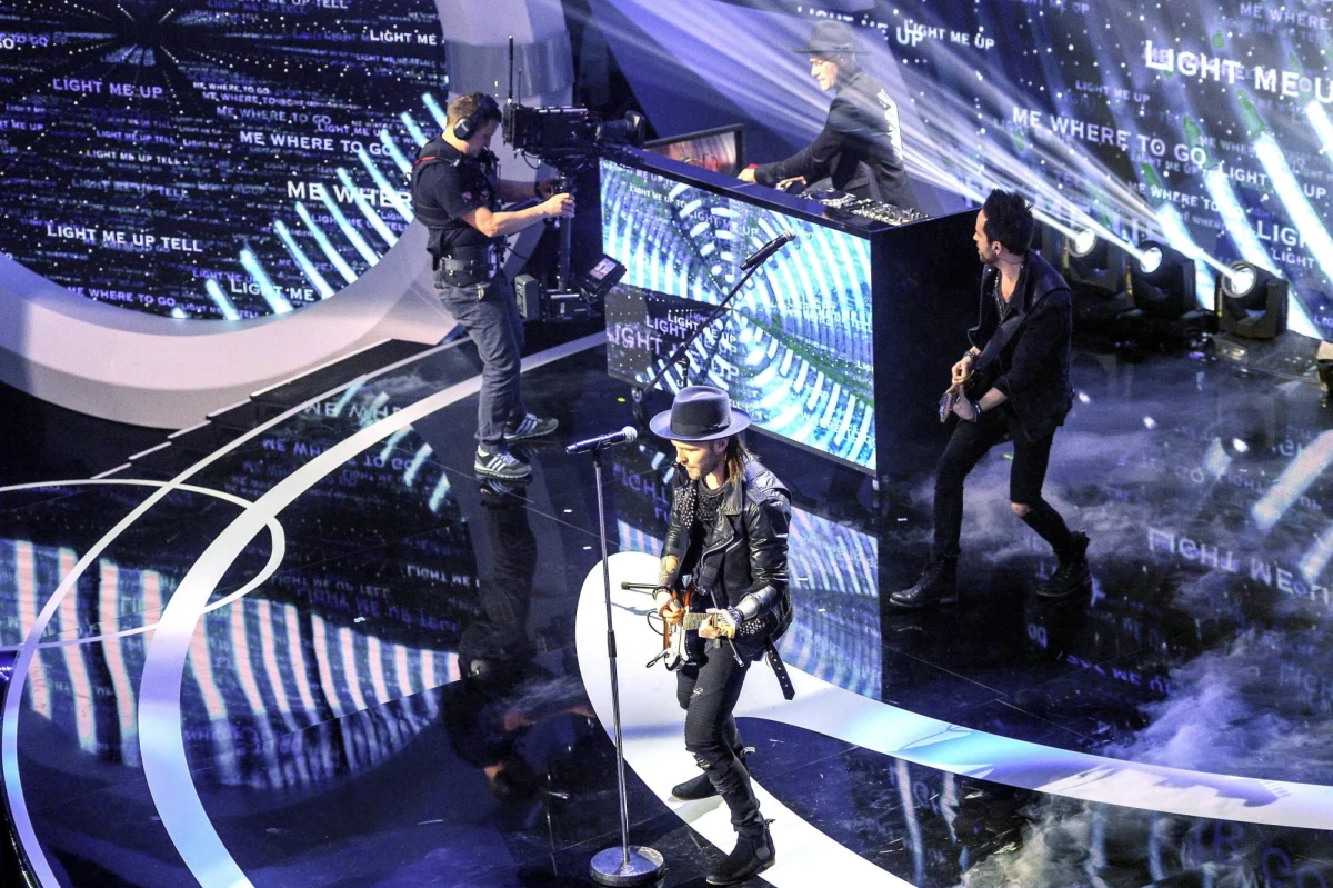 Gromee i Lukas Meijer nie awansowali do finału 63. Konkursu Piosenki Eurowizji. Reprezentanci Polski wykonali na scenie w Lizbonie energetyczną piosenkę "Light Me Up", ale nie przekonali jednak do siebie widzów. W czwartkowy wieczór odbył się drugi półfinał konkursu, w czasie którego wystąpili reprezentanci 18 państw. 
