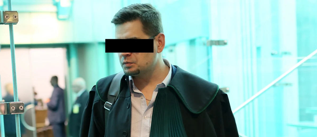 Pół miliona złotych poręczenia majątkowego i zakaz wykonywania zawodu adwokata - pod takimi warunkami prokuratura w Warszawie wypuściła na wolność byłego wiceministra sprawiedliwości Michała K. Wcześniej były wiceminister usłyszał zarzut "prania brudnych pieniędzy celem osiągnięcia korzyści majątkowej wielkiej wartości". Za to grozi mu 10 lat więzienia.