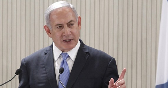 ​Premier Izraela Benjamin Netanjahu powiedział w czwartek, że Iran, wystrzeliwując z terytorium Syrii rakiety wymierzone w izraelskie obiekty na Wzgórzach Golan, przekroczył "czerwoną linię". Netanjahu podkreślił, że reakcja jego kraju była adekwatna. W krótkim nagraniu wideo Netanjahu podkreślił, że przeprowadzony w nocy ze środy na czwartek izraelski atak na irańskie cele w Syrii był tylko konsekwencją działań Iranu.
