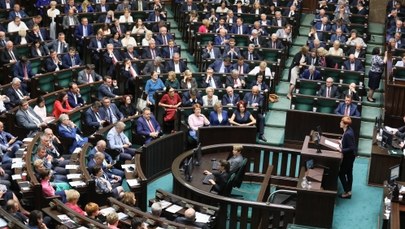 Sejm: Uchwalono ustawę obniżającą pensje parlamentarzystów