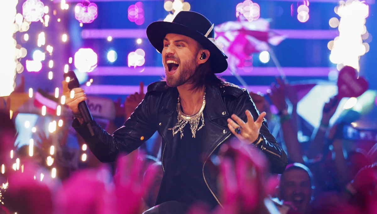 Nie zdołali awansować do finału, ale zebrali dobre recenzje portugalskich dziennikarzy… DJ Gromee i szwedzki wokalista Lukas Meijer, reprezentujący Polskę na tegorocznym konkursie Eurowizji piosenką „Light Me Up”, nie znaleźli się w gronie dziesięciu najlepszych wykonawców czwartkowego półfinału konkursu. Portugalskie media przyznawały, że występ był słabszy od wcześniejszych wykonań duetu, ale i nie szczędziły mu ciepłych słów.