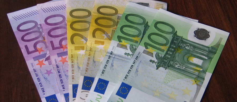 Małżeństwo Polaków zostało oszukane na 400 tysięcy euro. Para sprzedała bitcoiny. W zamian dostała fałszywe banknoty. Sprawą zajmuje się policja.