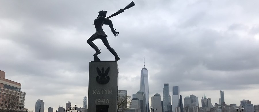 Jest przełom w sprawie Pomnika Katyńskiego. Jak dowiedział się dziennikarz RMF FM Paweł Żuchowski, pomnik zostanie przesunięty o 60 metrów ale pozostanie przy nabrzeżu rzeki Hudson.