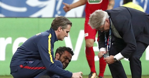 ​Piłkarz reprezentacji Brazylii Dani Alves nie zagra na mundialu w Rosji - ogłosiła tamtejsza federacja. Boczny obrońca Paris Saint-Germain doznał kontuzji kolana we wtorkowym finale Pucharu Francji z trzecioligowym Les Herbiers (2:0).