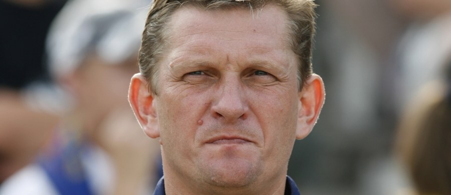 Jeden z najbardziej utytułowanych klubów w Polsce może pierwszy raz w historii spaść do trzeciej klasy rozgrywkowej. Sytuacja w klubie nie tylko sportowa, ale i finansowa jest bardzo trudna. O sytuacji w klubie i sobotnim derbowym meczu z GKS-em Katowice z trenerem Ruchu Chorzów rozmawiał Wojtek Marczyk.