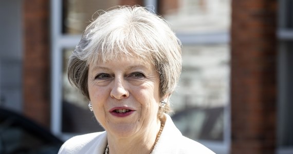 ​Premier Theresa May powiedziała prezydentowi USA Donaldowi Trumpowi w rozmowie telefonicznej, że Wielka Brytania i jej europejscy partnerzy są zdecydowani zapewnić, że porozumienie w sprawie programu nuklearnego Iranu zostanie utrzymane. Jak poinformowała rzeczniczka szefowej brytyjskiego rządu, May wskazała, że utrzymanie tego porozumienia to najlepszy sposób, by zapobiec opracowaniu przez Iran broni nuklearnej.