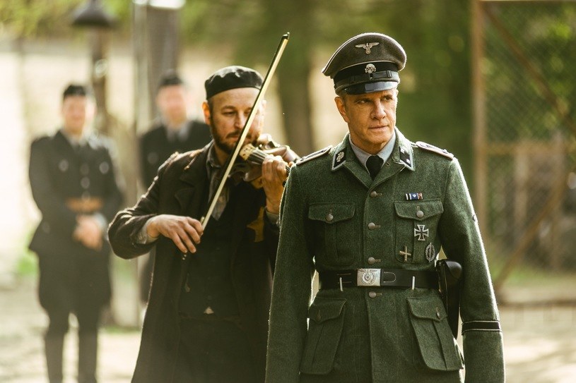 W "Shoah" Claude’a Lanzmanna jednym ze sprawców, który zabierał głos i opowiadał o obozach zagłady, był Franz Suchomel. Kilkadziesiąt lat po wojnie starszy pan udzielał wywiadu dokumentaliście, pokazując na mapie Treblinki, jak wyglądał obóz i na w jaki sposób prowadzono ludzi z rampy kolejowej do komór gazowych. Suchomel służył również w Sobiborze. Po wojnie otrzymał wyrok kilku lat więzienia.