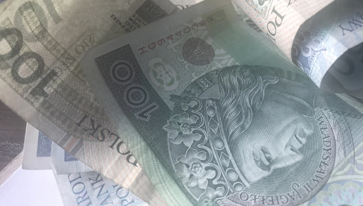 60 proc. środków z programu Rodzina 500+ trafia na wieś - powiedział w Bądkowie (Kujawsko-Pomorskie) wiceminister obrony narodowej Wojciech Skurkiewicz. Gdyby był to odpis od PIT, to znów stworzyłaby się bariera dla wielu rodzin rolniczych - zauważył.