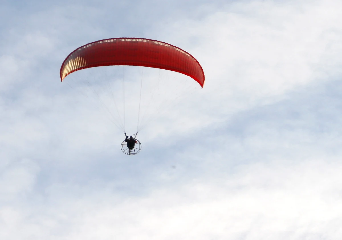 Wypadek paralotniarza w miejscowości Narok w pobliżu Opola. Informację dostaliśmy na Gorącą Linię RMF FM.