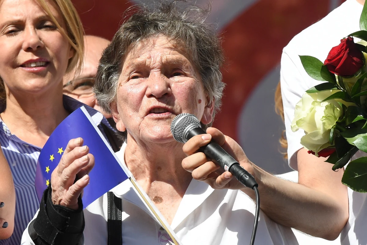 ​Przyszłam tu prosić o to, abyście pamiętali, że najważniejszą sprawą jest to, by najsłabsi mieli pomoc - powiedziała na "Marszu Wolności" uczestniczka Powstania Warszawskiego i wieloletnia nauczycielka szkoły specjalnej Wanda Traczyk-Stawska. 