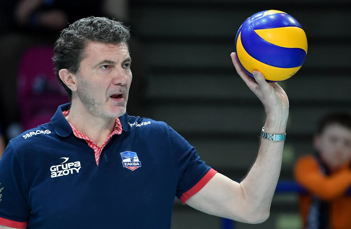 Broniący trofeum siatkarze Zenita Kazań pokonali włoską drużynę Sir Colussi Sicoma Perugia 3:0 (25:22, 25:20, 25:20) w półfinale Final Four Ligi Mistrzów, którego jest gospodarzem. Pokonani będą w niedzielę rywalem Zaksy Kędzierzyn-Koźle w meczu o trzecie miejsce.