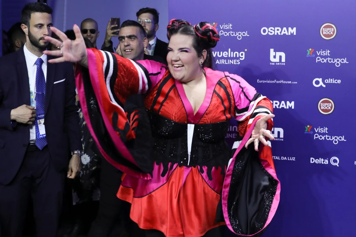 25-letnia Netta Barzilai, reprezentantka Izraela, zwyciężyła tegoroczny konkurs piosenki Eurowizja 2018 w stolicy Portugalii, Lizbonie. Serca publiczności podbiła swoją piosenką "Toy" (zabawka – red.). ​Netta zgromadziła w sumie 529 punktów, pobijąc uważaną za faworytkę konkursu reprezentantkę Cypru. Eleni Foureira zebrała 436 punktów.