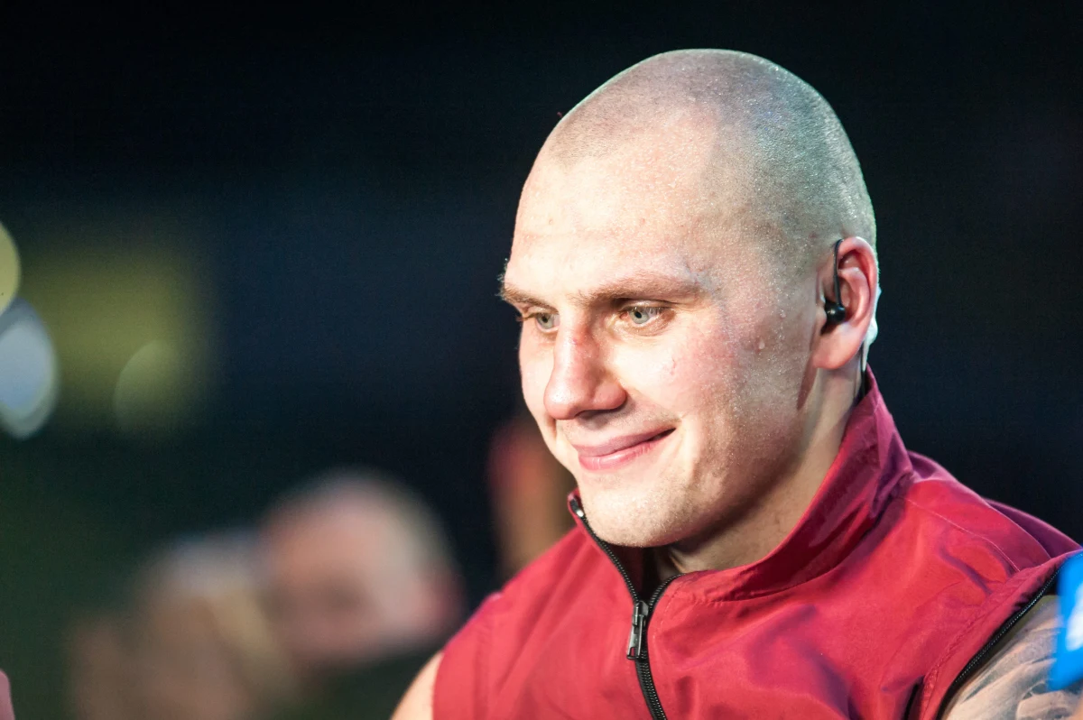 Były bokserski mistrz świata federacji WBO w wadze półciężkiej Krzysztof Głowacki potrzebował 111 sekund, by na ringu w rodzimym Wałczu znokautować Kolumbijczyka Santandera Silgado. To jego 30. zwycięstwo w zawodowej karierze.