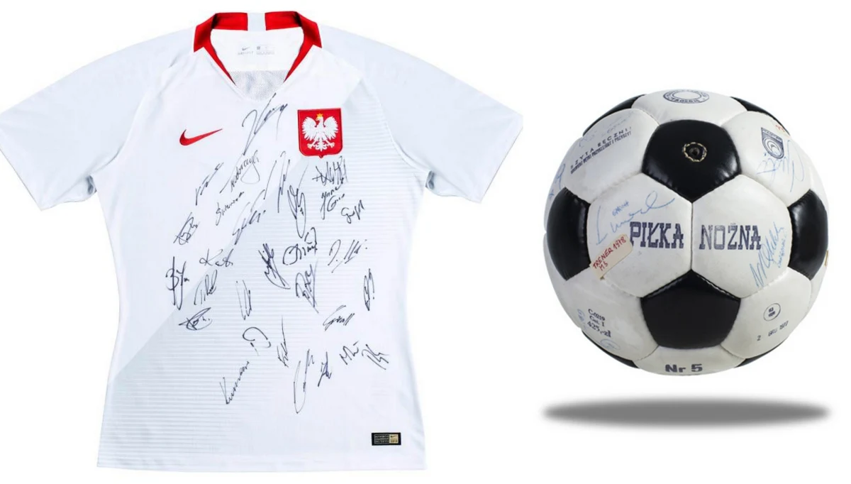 Kibice piłki kopanej - jest szansa zdobyć cenne piłkarskie pamiątki i pomóc ciężko chorym ludziom. Fundacja Hospicjum Onkologiczne św. Krzysztofa w Warszawie organizuje "Dobrą Aukcję" - to szereg licytacji charytatywnych, z których dochód trafi do pacjentów tej placówki. Do zdobycia między innymi 40-letnia piłka z podpisami polskich reprezentantów.