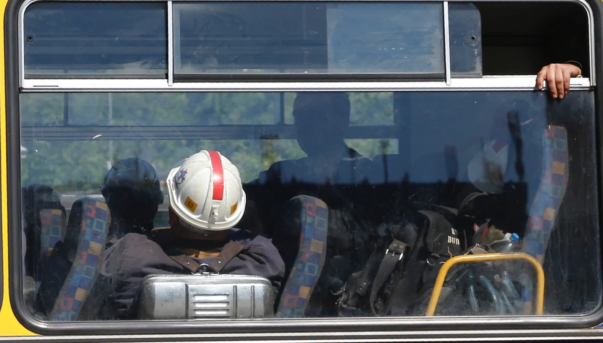 W dziewiątej dobie akcji ratowniczej w kopalni Zofiówka ratownicy w dalszym ciągu wypompowują wodę z zalewiska, do którego wciąż dopływa woda z górotworu. Rozpoczęli penetrowanie skrzyżowania dwóch wyrobisk. Nadal poszukiwany jest jeden zaginiony po wstrząsie górnik. 