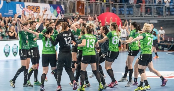 ​Piłkarki ręczne MKS Perła Lublin triumfowały w rozgrywkach Challenge Cup, wygrywając w Lublinie rewanżowe spotkanie finałowe z hiszpańską Rocasą Gran Canaria 27:23 (13:11). W pierwszym meczu na Wyspach Kanaryjskich był remis 22:22.