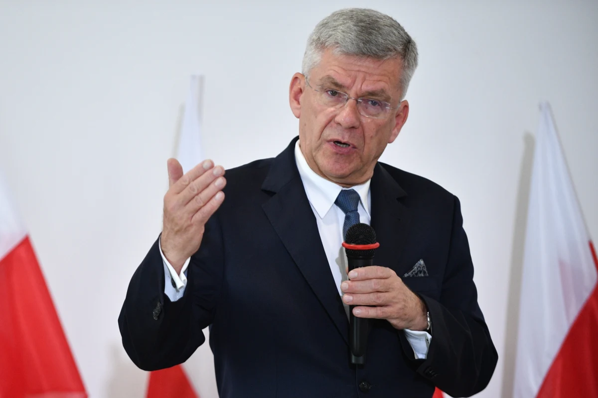 ​"Bardzo tego żałuję" - napisał w specjalnym oświadczeniu Steven Fulop, odnosząc się do swojego ataku na marszałka Senatu Stanisława Karczewskiego. Dokument ma zostać dziś opublikowany przez biuro burmistrza Jersey City. "Cieszę się, że osoba wypowiadająca się w sposób nieuzasadniony i krzywdzący o marszałku Senatu Rzeczypospolitej Polskiej i o wszystkich Polakach, choć nie przeprosiła, to pokazała zmianę w toku swojego myślenia" - odpowiedział Stanisław Karczewski. 