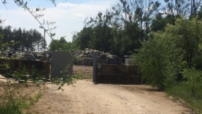 Śmierdzący problem mieszkańców Sarbii. Nikt nie chce zabrać śmieci z nielegalnego składowiska