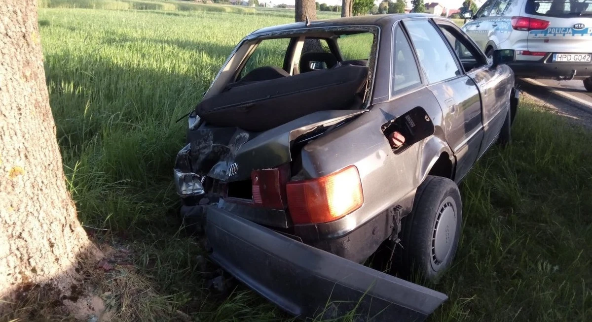 Do 2 lat więzienia grozi mężczyźnie, który bez uprawnień i po alkoholu kierował osobowym audi na Lubelszczyźnie. W miejscowości Komarówka Podlaska uderzył w drzewo. Uciekł z miejsca zdarzenia, ale później trafił do szpitala. 