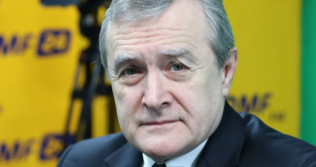 "Społeczeństwo nie zaakceptowało tych nagród. Przeznaczyliśmy je na cele charytatywne" – mówi wicepremier i minister kultury Piotr Gliński. Jak dodaje: mam nadzieję, że wszyscy. Gość Roberta Mazurka dopytywany, czy jego przelew już poszedł, początkowo unikał odpowiedzi, a potem stwierdził: tak. "To było ponad 70 tysięcy złotych z ogonkiem" - tłumaczył. Szef resortu kultury pytany o to, czym zajmuje się Polska Fundacja Narodowa, odpowiedział: nie zajmuje się PR-em, czy pisaniem tweetów. "Ona ma robić lobbing dla Polski" - podkreślił wicepremier Piotr Gliński. Jednocześnie ujawnił, że resort przewiduje pewne racjonalne zmiany w funkcjonowaniu PFN. "Takie, które poprawią dobre już jej  funkcjonowanie” - tłumaczył gość Porannej Rozmowy. Pytany, czy będą to zmiany kadrowe, wicepremier odpowiedział: pewne rzeczy można powiedzieć po fakcie. "Na pewno będą to zmiany ulepszające funkcjonowanie" - zakończył Piotr Gliński. 