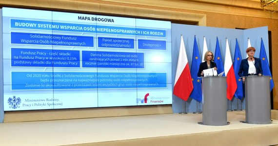 System wsparcia osób niepełnosprawnych i ich rodzin będzie opierał się o trzy filary: Solidarnościowy Fundusz Wsparcia Osób Niepełnosprawnych, pakiet społecznej odpowiedzialności i program Dostępność Plus - poinformowała na konferencji prasowej po posiedzeniu rządu szefowa resortu rodziny, pracy i polityki społecznej Elżbieta Rafalska. Minister finansów Teresa Czerwińska podała natomiast, że wspomniany Fundusz Solidarnościowy będzie zasilany z dwóch źródeł: nowego podatku - tzw. daniny solidarnościowej - i Funduszu Pracy. Daninę zapłacą najlepiej zarabiający.