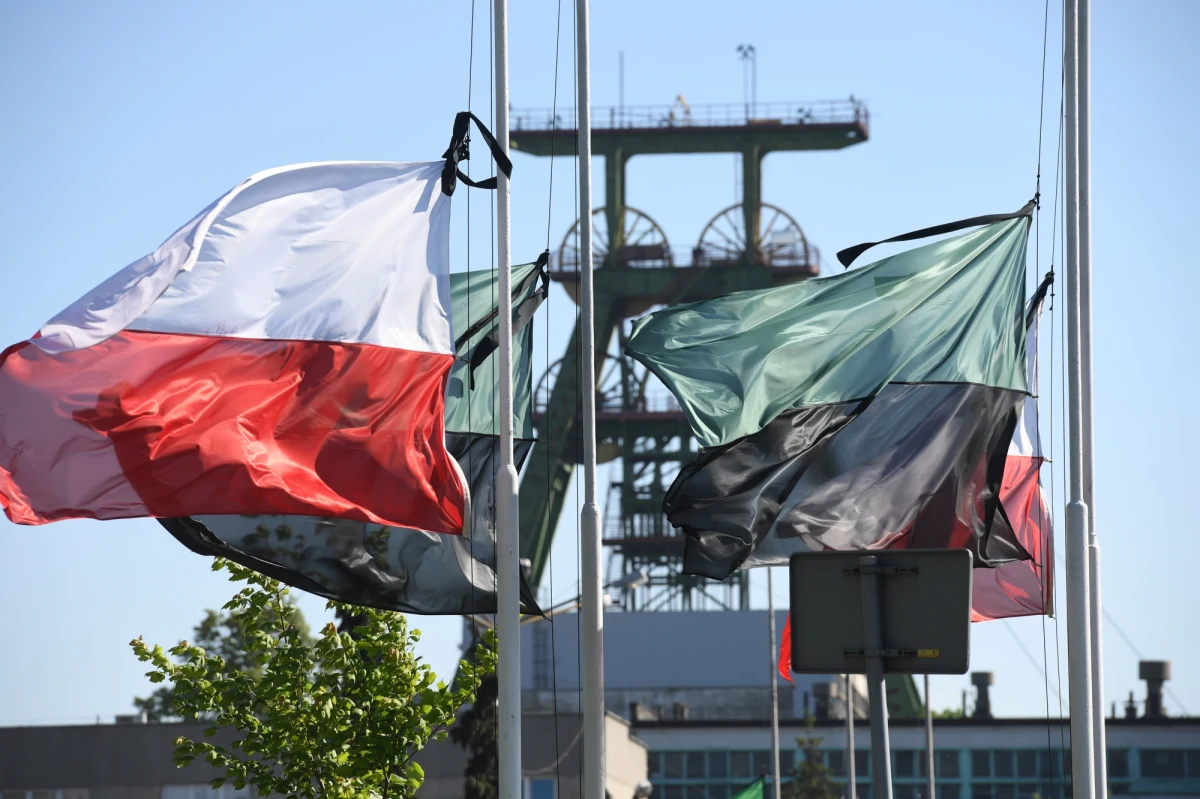 Na dziś zaplanowano sekcję zwłok górników, których ciała w sobotę i w niedzielę odnaleziono w kopalni Zofiówka. Przeprowadzenie sekcji zleciła prokuratura okręgowa w Gliwicach, która prowadzi śledztwo w sprawie wypadku w jastrzębskiej kopalni.