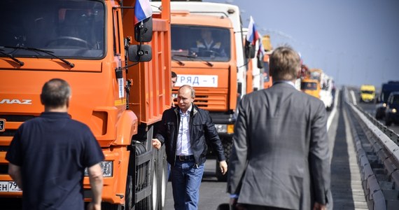 Otwarty most na zajęty przez Rosję Krym posłuży okupantom do wycofywania swoich wojsk z półwyspu – oświadczył prezydent Ukrainy Petro Poroszenko, który ocenił, że jest to kolejna „marna próba” legitymizacji aneksji.